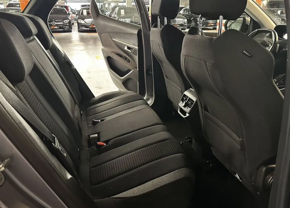 Peugeot 3008 1.5 AT